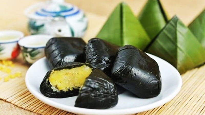 Bánh ít lá gai là đặc sản nổi tiếng của Bình Định