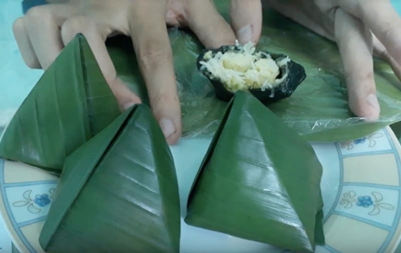 Lá gai non cho màu đen đậm và mùi thơm đặc trưng
