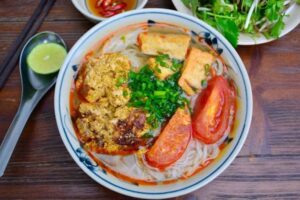 Hương Vị Bún Riêu Cua Đồng Miền Nam Gợi Nhớ Quê Nhà