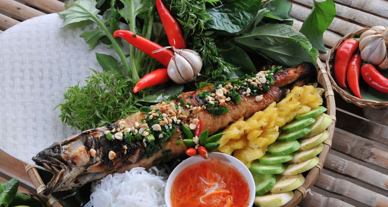 Trải nghiệm thưởng thức cá lóc nướng trui