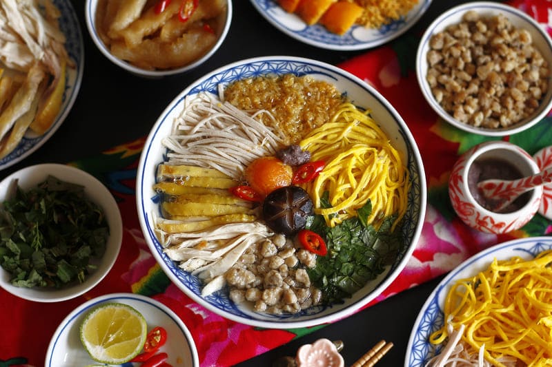 Nấu bún thang tỉ mỉ trong từng công đoạn và nguyên liệu